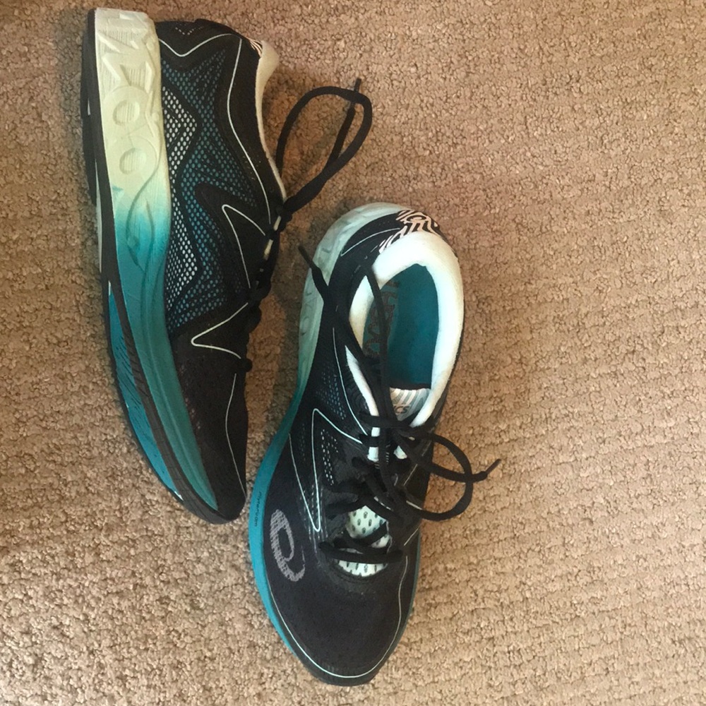 ASICS women’s size 8 1/2 Noosa FF